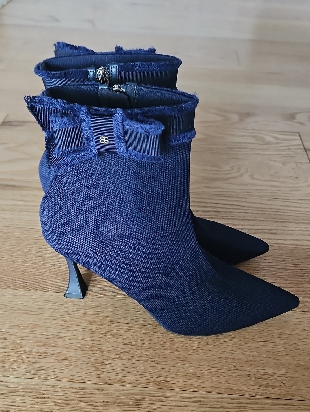 NWOT! Cosy Island BelleKnit Bow Pointed Toe Heeled Ankle Boot Navy Blue Size 8 - Picture 2 of 8